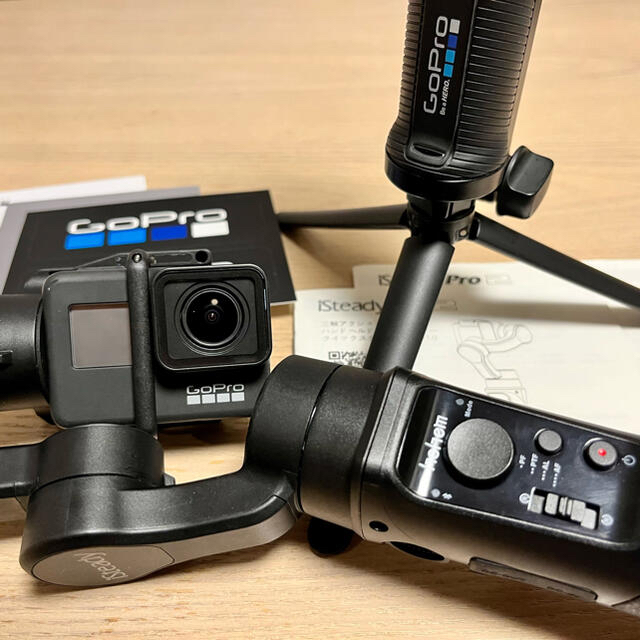 GoPro(ゴープロ)のGoPro Hero7 Black+3wayグリップ+電動ジンバル+SDセット スマホ/家電/カメラのカメラ(コンパクトデジタルカメラ)の商品写真