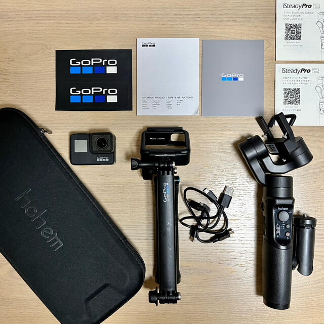 GoPro(ゴープロ)のGoPro Hero7 Black+3wayグリップ+電動ジンバル+SDセット スマホ/家電/カメラのカメラ(コンパクトデジタルカメラ)の商品写真