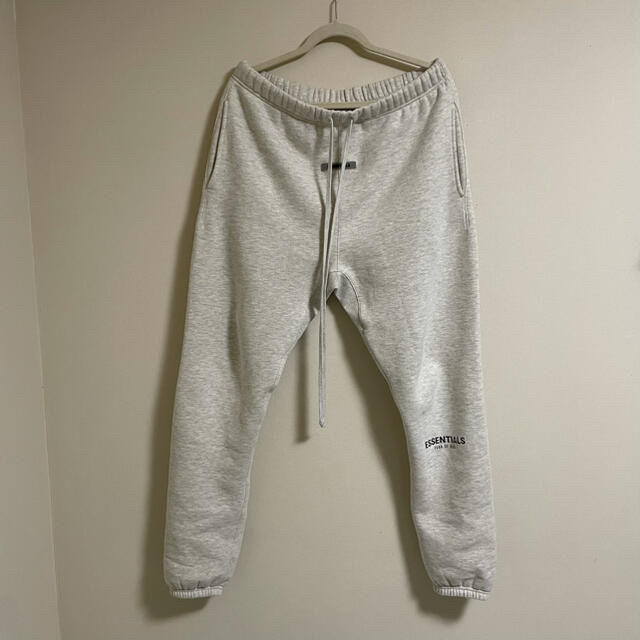 FEAR OF GOD(フィアオブゴッド)のessentials fear of god sweatpants オートミール メンズのパンツ(その他)の商品写真