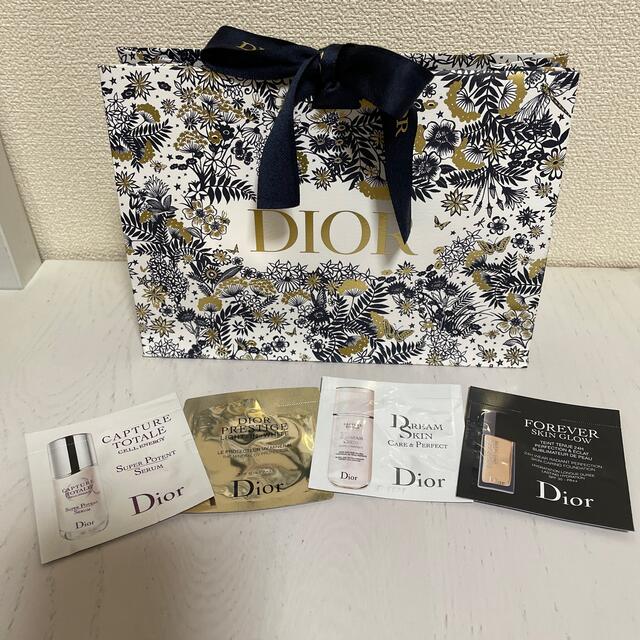 Dior(ディオール)のDior☆ショッパー&サンプル4点セット コスメ/美容のキット/セット(サンプル/トライアルキット)の商品写真