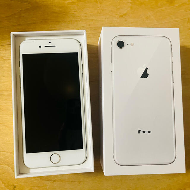 iPhone(アイフォーン)のApple iPhone 8 SIMフリー 64G シルバー スマホ/家電/カメラのスマートフォン/携帯電話(スマートフォン本体)の商品写真