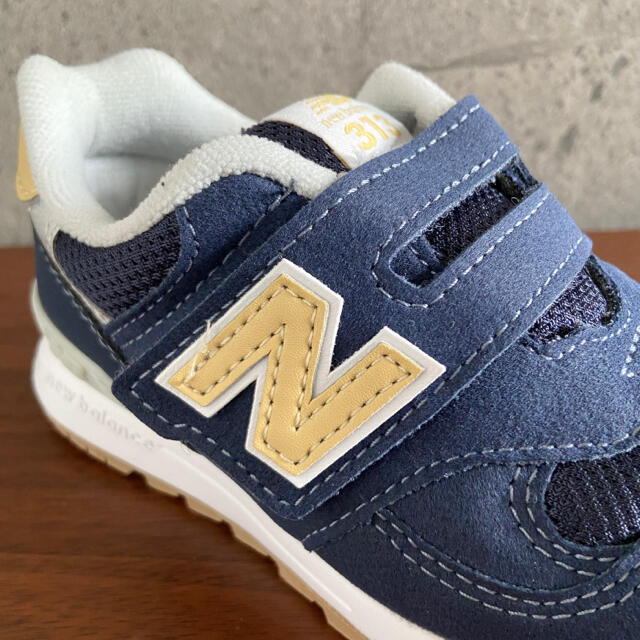 New Balance(ニューバランス)の【新品】16センチ ネイビー×イエロー ニューバランス　スニーカー キッズ/ベビー/マタニティのキッズ靴/シューズ(15cm~)(スニーカー)の商品写真