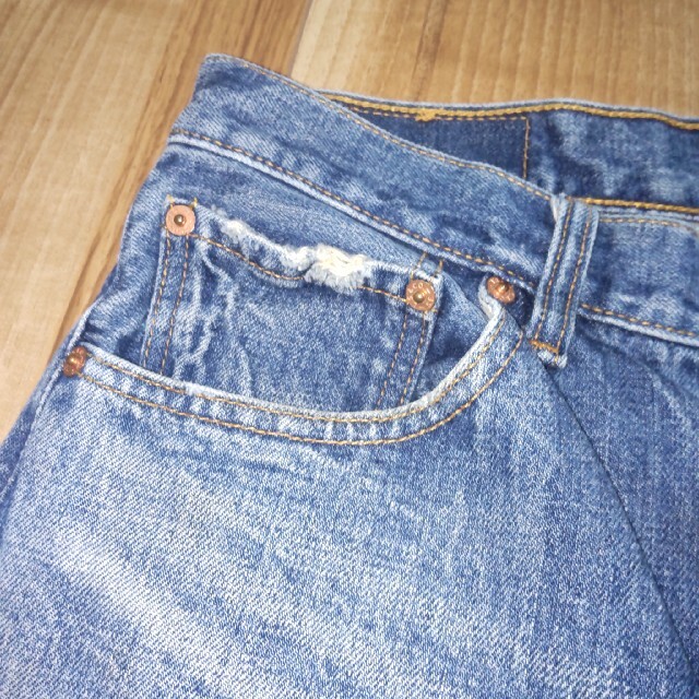 Levi's(リーバイス)のLevi's　リーバイス　　501 　ダメージジーンズ　デニム　色落ち良好 メンズのパンツ(デニム/ジーンズ)の商品写真