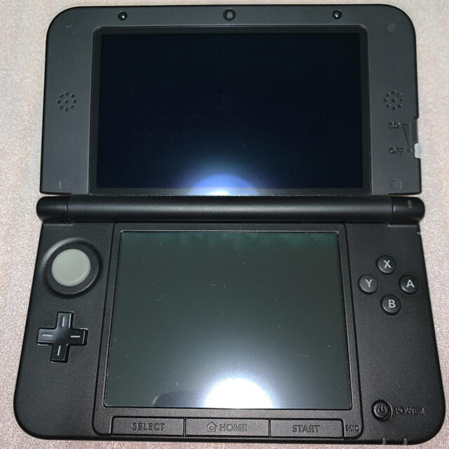 ニンテンドー3DS(ニンテンドー3DS)の任天堂　3DSLL本体　レッドブラック エンタメ/ホビーのゲームソフト/ゲーム機本体(携帯用ゲーム機本体)の商品写真