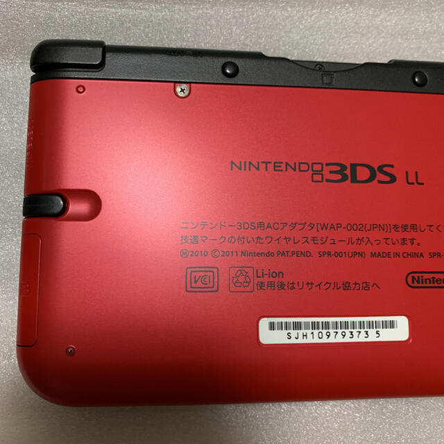 ニンテンドー3DS(ニンテンドー3DS)の任天堂　3DSLL本体　レッドブラック エンタメ/ホビーのゲームソフト/ゲーム機本体(携帯用ゲーム機本体)の商品写真