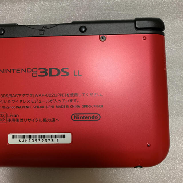 ニンテンドー3DS(ニンテンドー3DS)の任天堂　3DSLL本体　レッドブラック エンタメ/ホビーのゲームソフト/ゲーム機本体(携帯用ゲーム機本体)の商品写真