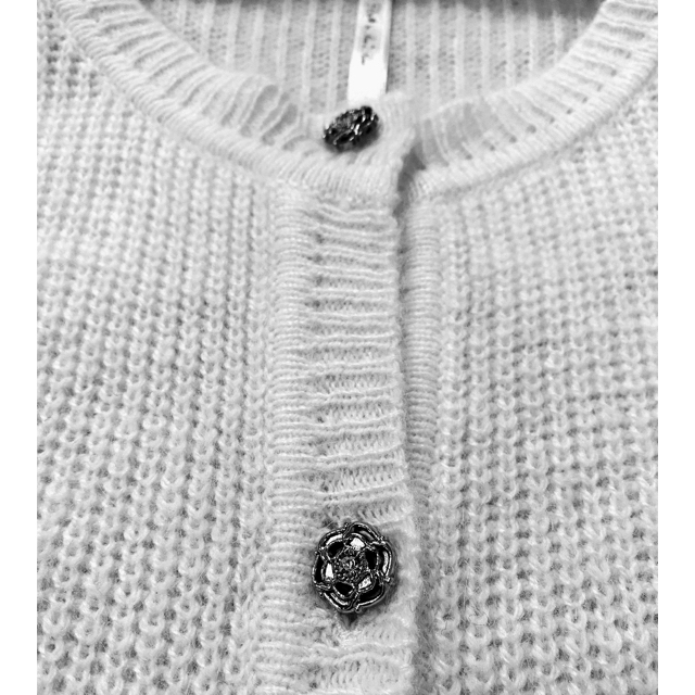 上品な白いカーディガン　透かし編み レディースのトップス(カーディガン)の商品写真