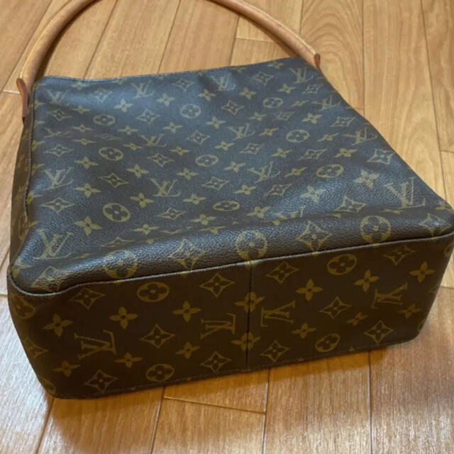 LOUIS VUITTON(ルイヴィトン)のルイヴィトン　ルーピング　GM レディースのバッグ(ハンドバッグ)の商品写真