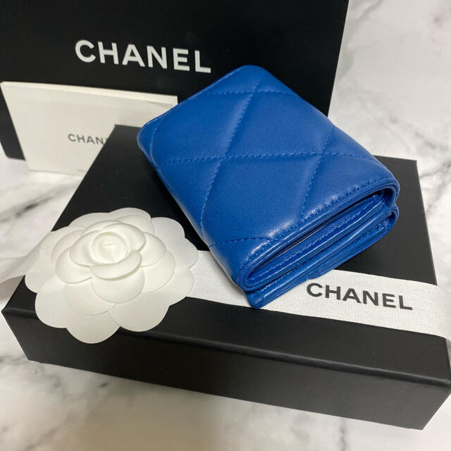 CHANEL(シャネル)の【30番台☆付属品完備】CHANEL 三つ折り財布 シャネル19 / ブルー レディースのファッション小物(財布)の商品写真