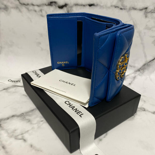 30番台☆付属品完備】CHANEL 三つ折り財布 シャネル19 / ブルー