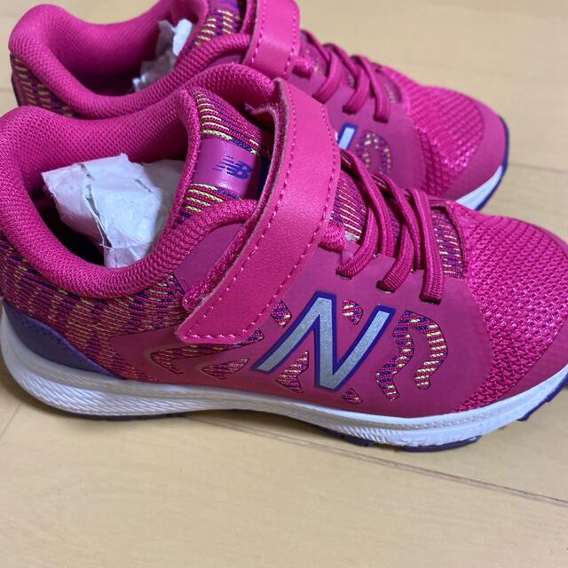 New Balance(ニューバランス)の新品未使用　ニューバランス　キッズ　スニーカー　16cm キッズ/ベビー/マタニティのキッズ靴/シューズ(15cm~)(スニーカー)の商品写真