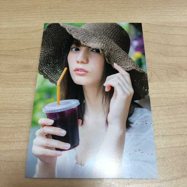 集英社(シュウエイシャ)の君は誰？ 小坂菜緒１ｓｔ写真集 エンタメ/ホビーの本(アート/エンタメ)の商品写真