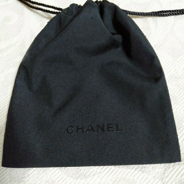 CHANEL(シャネル)の「261」シャネルナイロン巾着袋 コスメ/美容のメイク道具/ケアグッズ(メイクボックス)の商品写真