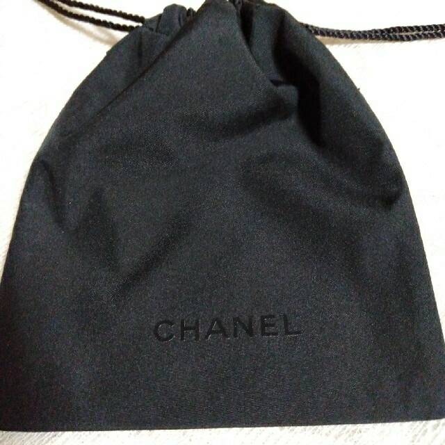 CHANEL(シャネル)の「261」シャネルナイロン巾着袋 コスメ/美容のメイク道具/ケアグッズ(メイクボックス)の商品写真