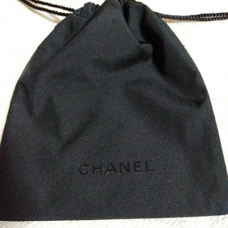 シャネル(CHANEL)の「261」シャネルナイロン巾着袋(メイクボックス)