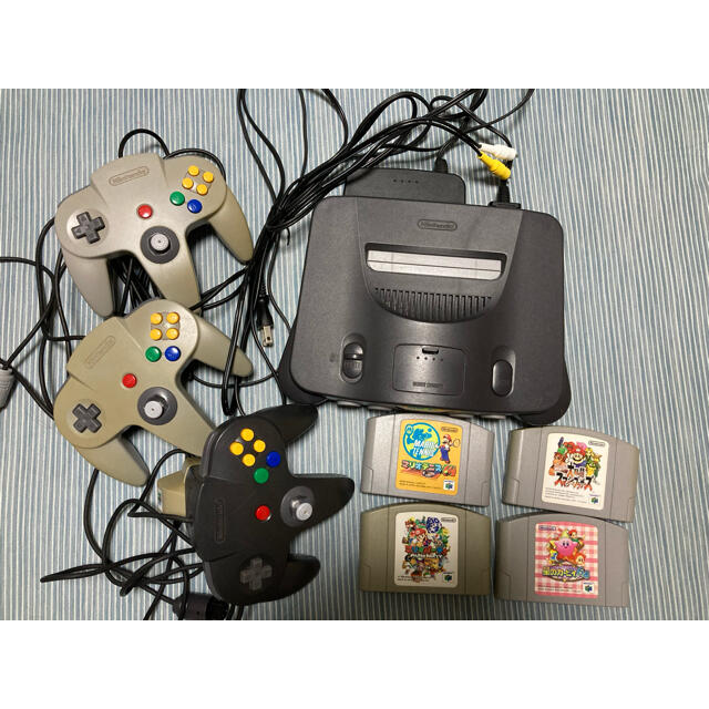 NINTENDO 64(ニンテンドウ64)のNintendo 64 ※ジャンク品、カセット付き エンタメ/ホビーのゲームソフト/ゲーム機本体(家庭用ゲーム機本体)の商品写真