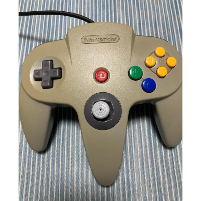 NINTENDO 64(ニンテンドウ64)のNintendo 64 ※ジャンク品、カセット付き エンタメ/ホビーのゲームソフト/ゲーム機本体(家庭用ゲーム機本体)の商品写真