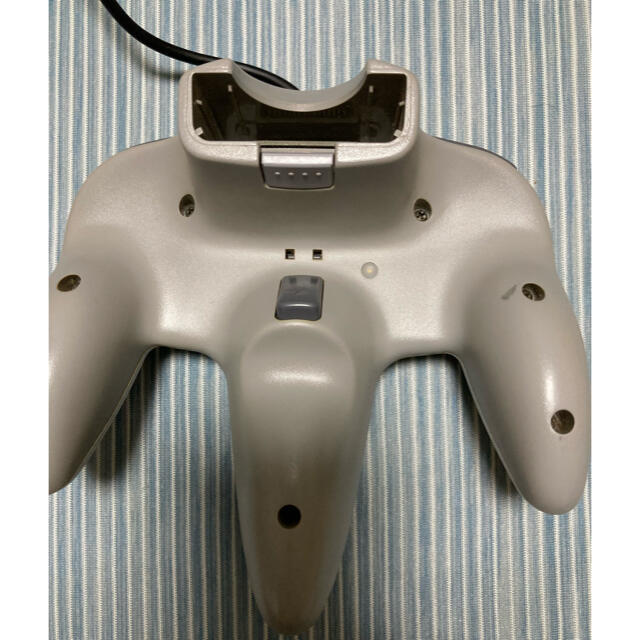 NINTENDO 64(ニンテンドウ64)のNintendo 64 ※ジャンク品、カセット付き エンタメ/ホビーのゲームソフト/ゲーム機本体(家庭用ゲーム機本体)の商品写真