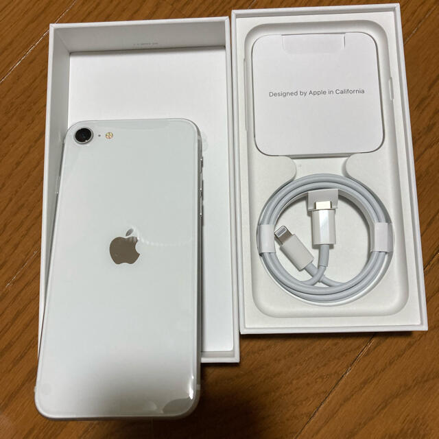 Apple(アップル)のフライ様専用　iPhone SE 第2世代 64GB SIMフリー ホワイト   スマホ/家電/カメラのスマートフォン/携帯電話(スマートフォン本体)の商品写真