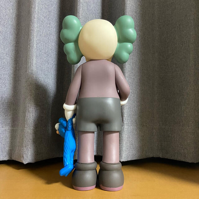 MEDICOM TOY(メディコムトイ)のKAWS カウズ フィギュア 30cm エンタメ/ホビーのフィギュア(その他)の商品写真