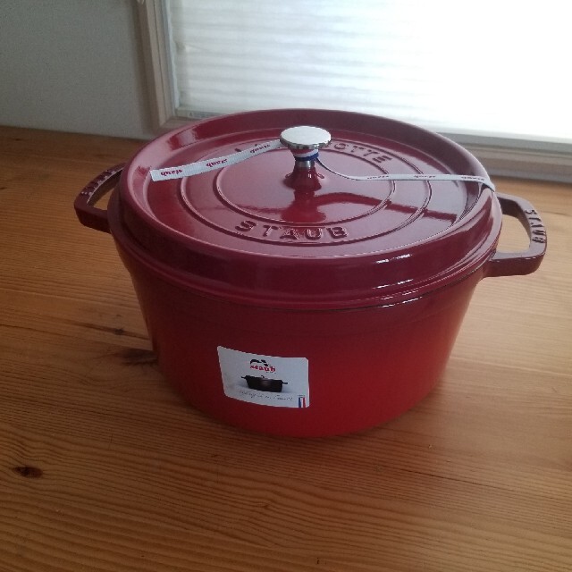 STAUB(ストウブ)のストウブ　ピコ・ココット ラウンド 28cm　チェリー インテリア/住まい/日用品のキッチン/食器(鍋/フライパン)の商品写真