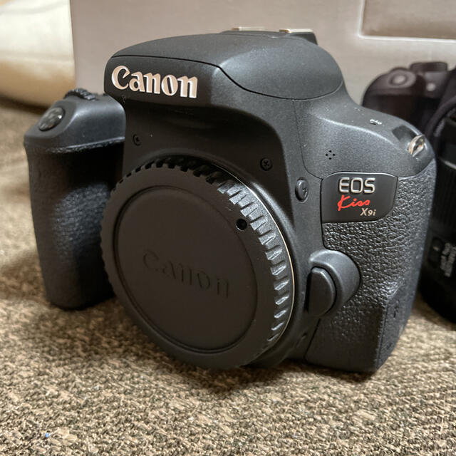 Canon(キヤノン)のCanon EOS KISS X9i EOS KISS X9I Wズームキット スマホ/家電/カメラのカメラ(デジタル一眼)の商品写真