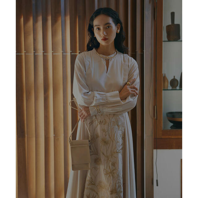 Ameri VINTAGE(アメリヴィンテージ)の【Ameri VINTAGE】MADELYN EMBROIDERY DRESS レディースのワンピース(ロングワンピース/マキシワンピース)の商品写真