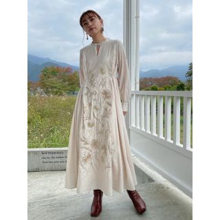 アメリヴィンテージ(Ameri VINTAGE)の【Ameri VINTAGE】MADELYN EMBROIDERY DRESS(ロングワンピース/マキシワンピース)