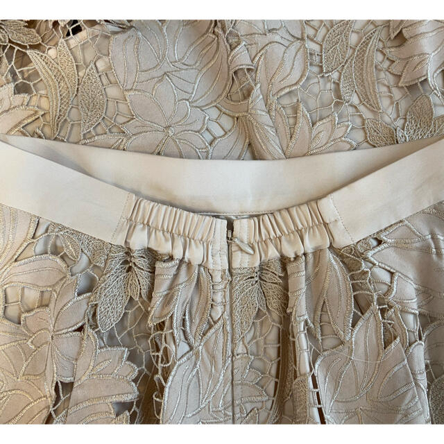 JUSGLITTY(ジャスグリッティー)の美品　ジャスグリッティー　レーススカート　ベージュ レディースのスカート(ロングスカート)の商品写真