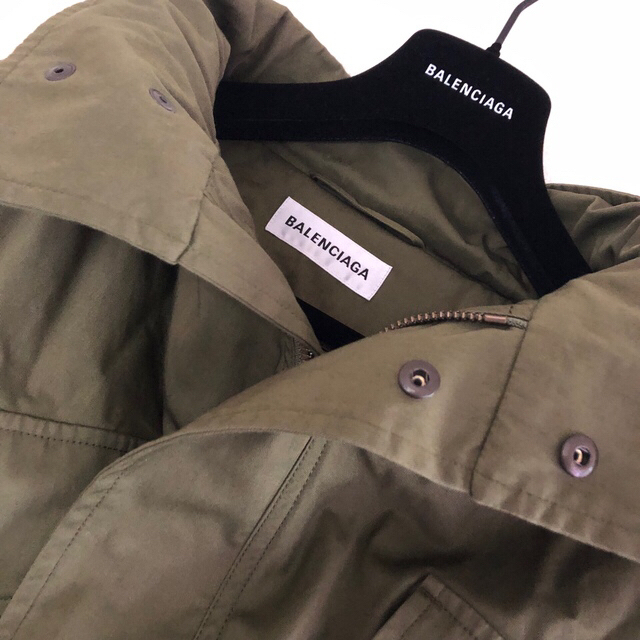 Balenciaga(バレンシアガ)のAnnie 様専用　　　バレンシアガ　34 新品 レディースのジャケット/アウター(ダウンコート)の商品写真