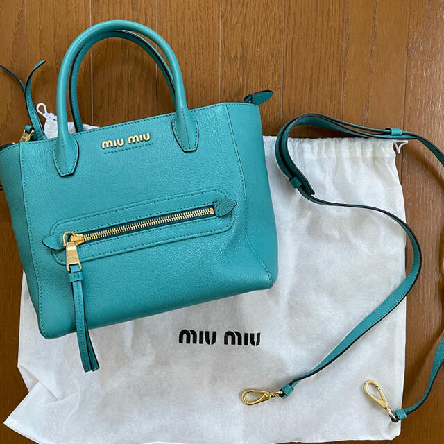 miumiu(ミュウミュウ)のmiumiu ミュウミュウ　ハンドバッグ　ショルダーバッグ レディースのバッグ(ショルダーバッグ)の商品写真