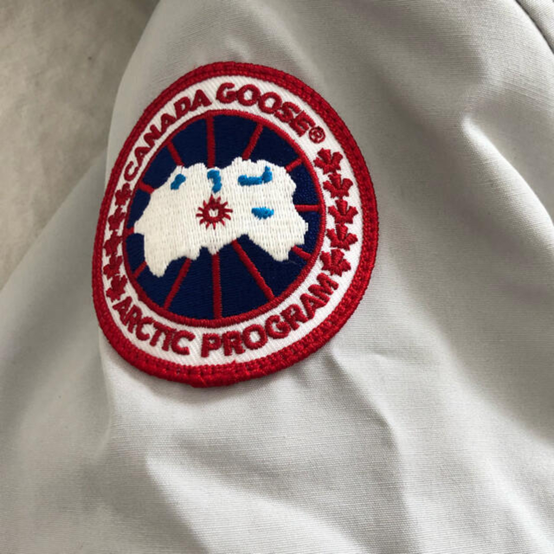 CANADA GOOSE(カナダグース)の【最終値下げ】カナダグース　ラブラドール　ダウンジャケット レディースのジャケット/アウター(ダウンジャケット)の商品写真