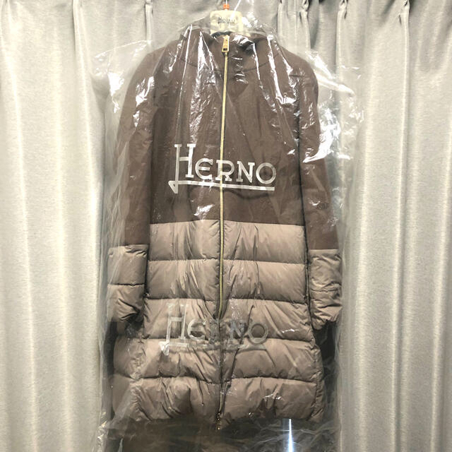 HERNO(ヘルノ)の【ちか様専用】HERNO ダウンコート　42 ウール切り替え　ダウンジャケット レディースのジャケット/アウター(ダウンコート)の商品写真