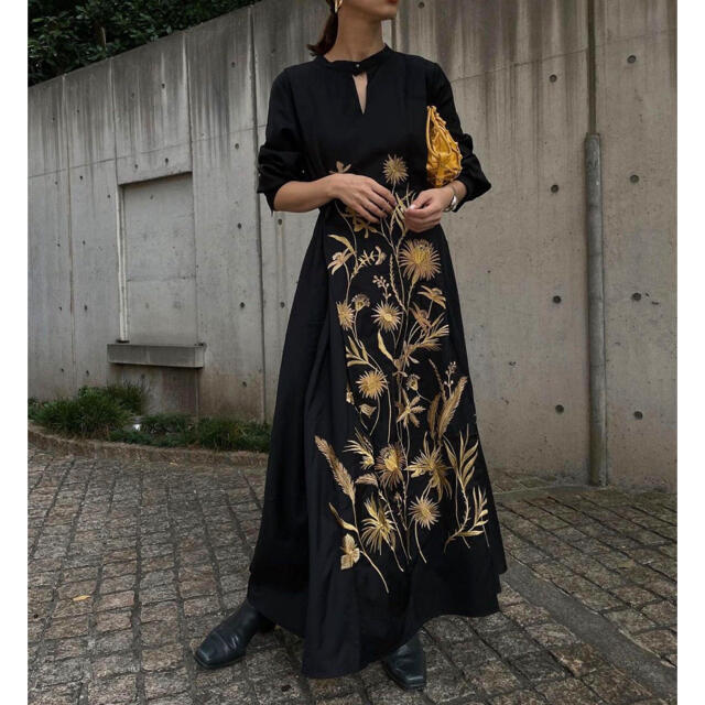 Ameri VINTAGE(アメリヴィンテージ)のMADELYN EMBROIDERY DRESS レディースのワンピース(ロングワンピース/マキシワンピース)の商品写真