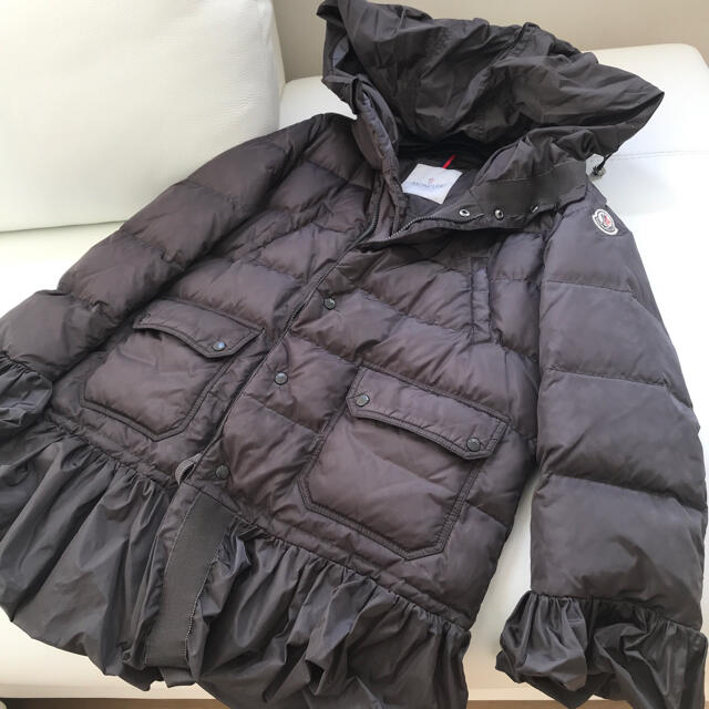 レディースmoncler モンクレール　SERI (セリ)  ダウンコート　フリル　グレー