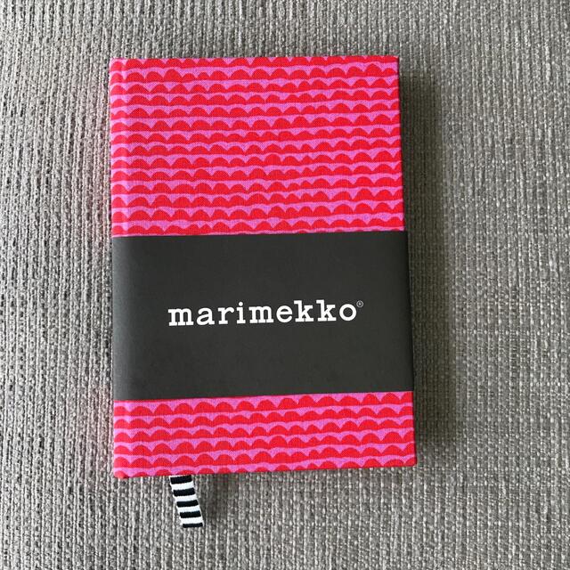 marimekko(マリメッコ)の【新品・未使用】マリメッコ　ノート　papajo インテリア/住まい/日用品の文房具(ノート/メモ帳/ふせん)の商品写真