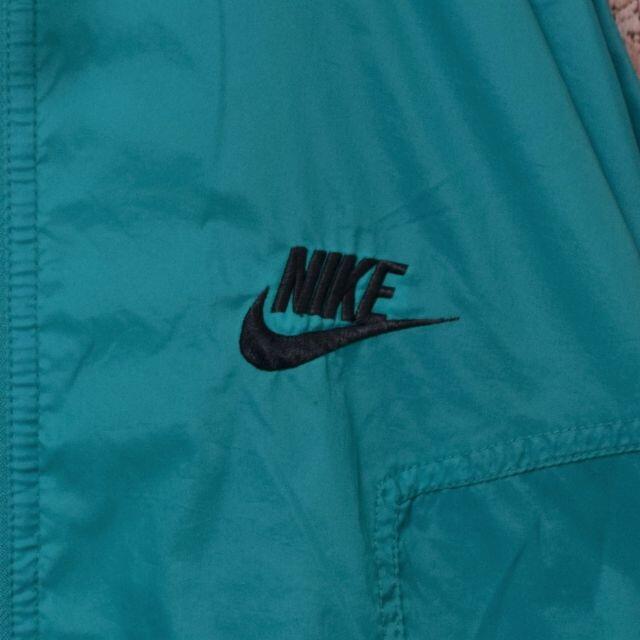 NIKE(ナイキ)の《ナイキ》90s銀タグ　グリーン系　ワンポイント刺繍ロゴ　M　ナイロンジャケット メンズのジャケット/アウター(ナイロンジャケット)の商品写真