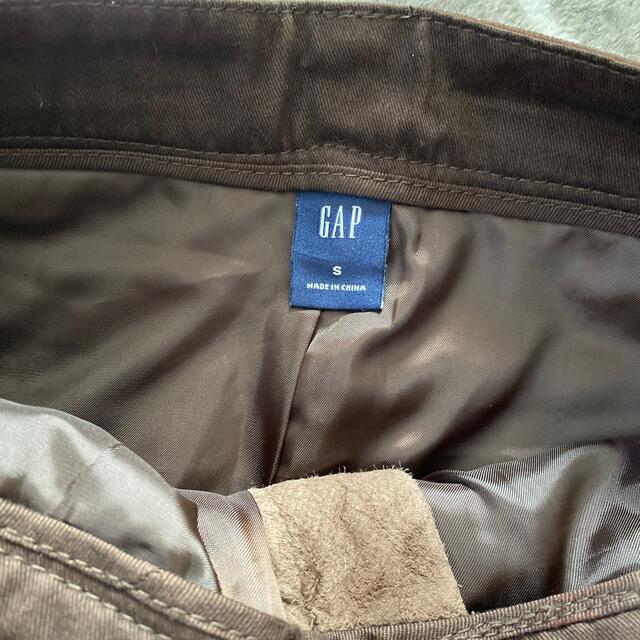 GAP(ギャップ)のほぼ未使用ギャップGAP茶色スタッズミニスカートリアルレザー豚革裏地星冬ニットと レディースのスカート(ミニスカート)の商品写真