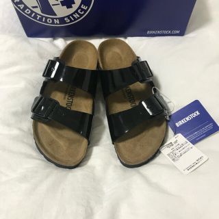 ビルケンシュトック(BIRKENSTOCK)のBIRKENSTOCK エナメル サンダル ブラック 36(サンダル)