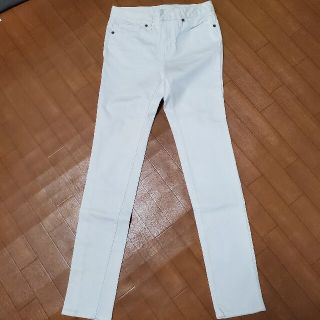 ジーユー(GU)のgu  デニムパンツ　白　size64(デニム/ジーンズ)