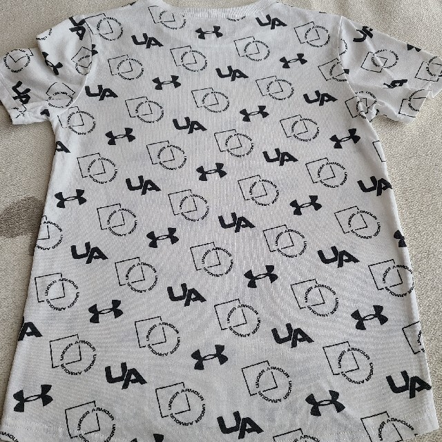 UNDER ARMOUR(アンダーアーマー)のアンダーアーマー　キッズ　Tシャツ キッズ/ベビー/マタニティのキッズ服男の子用(90cm~)(Tシャツ/カットソー)の商品写真