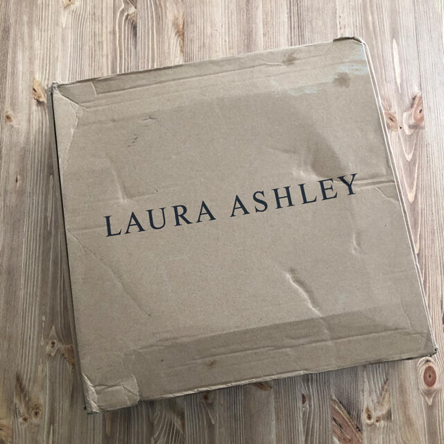 LAURA ASHLEY(ローラアシュレイ)の新品　Laura Ashley ローラアシュレイ  壁掛け時計　時計 インテリア/住まい/日用品のインテリア小物(掛時計/柱時計)の商品写真