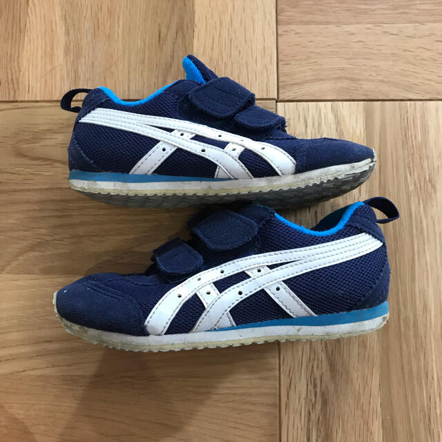 asics(アシックス)のアシックス　スニーカー　17cm キッズ/ベビー/マタニティのキッズ靴/シューズ(15cm~)(スニーカー)の商品写真