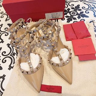 ヴァレンティノ(VALENTINO)のVALENTINO ロックスタッズ パテントパンプス 35 美品(ハイヒール/パンプス)