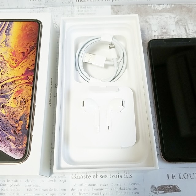 iPhone Xs Max Gold 64 GB docomo スマホ/家電/カメラのスマートフォン/携帯電話(スマートフォン本体)の商品写真