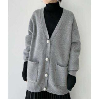 アパルトモンドゥーズィエムクラス(L'Appartement DEUXIEME CLASSE)のアパルトモン Pearl botton Vneck Cardigan(カーディガン)