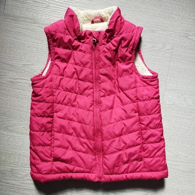 babyGAP(ベビーギャップ)のbaby Gapベスト☆110 キッズ/ベビー/マタニティのキッズ服女の子用(90cm~)(ジャケット/上着)の商品写真