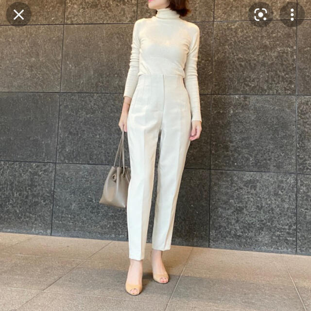 ZARA ハイウェストパンツ　オフホワイト