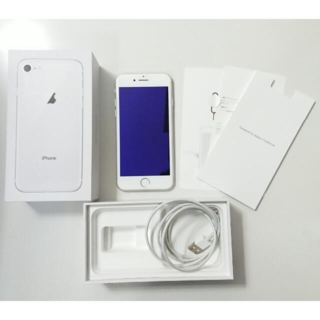 iPhone(アイフォーン)の0861 iPhone8 64GB simフリー シルバー MQ792J/A スマホ/家電/カメラのスマートフォン/携帯電話(スマートフォン本体)の商品写真