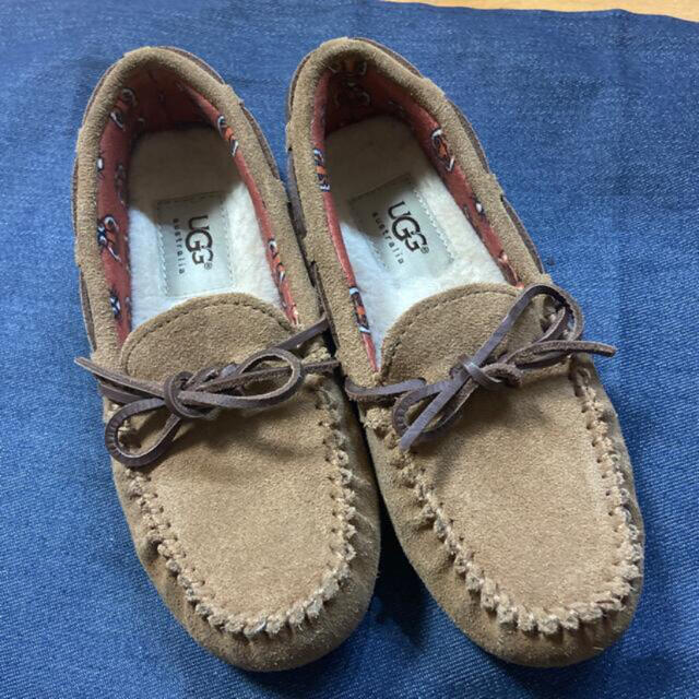 UGG(アグ)のUGG キッズ　ムートン　モカシン　キャメル　19.5cm スリッポン キッズ/ベビー/マタニティのキッズ靴/シューズ(15cm~)(スリッポン)の商品写真